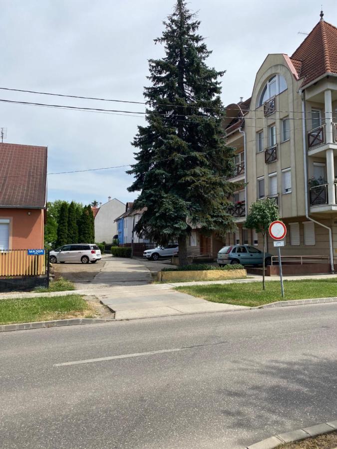 Veronika Lux Apartman Hajduszoboszlo Bagian luar foto
