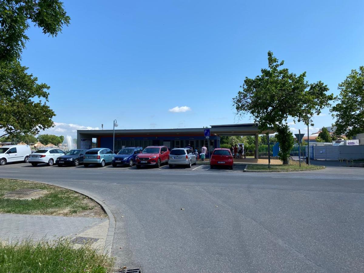 Veronika Lux Apartman Hajduszoboszlo Bagian luar foto